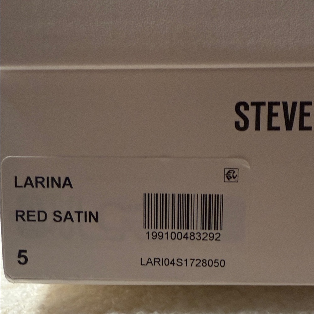 Elegant Red Satin Women's Shoes - Picture 7 of 7